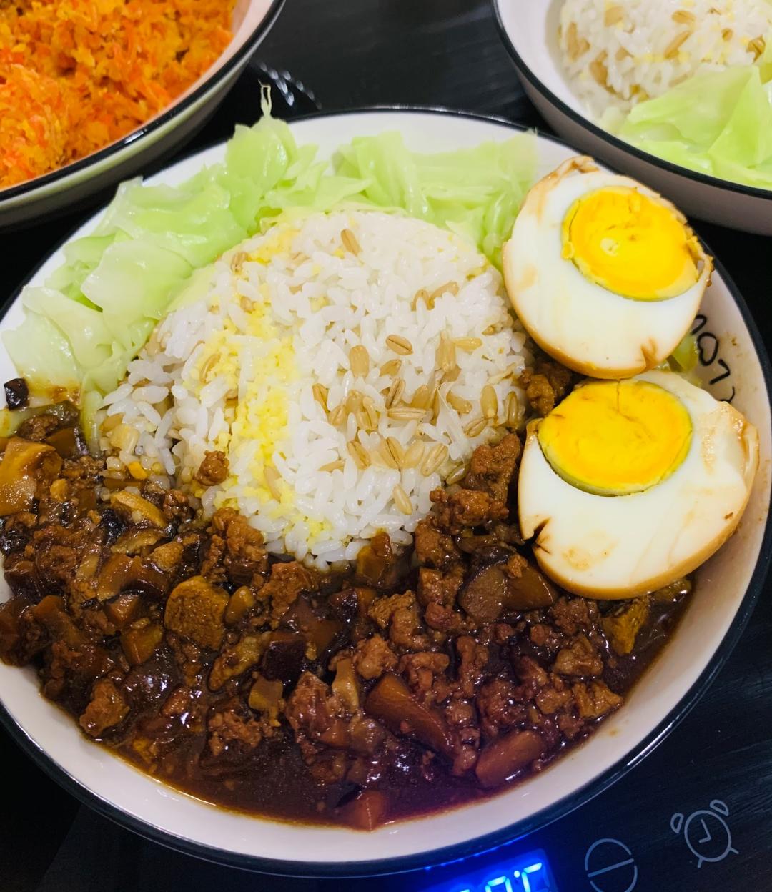洋葱酥卤肉饭