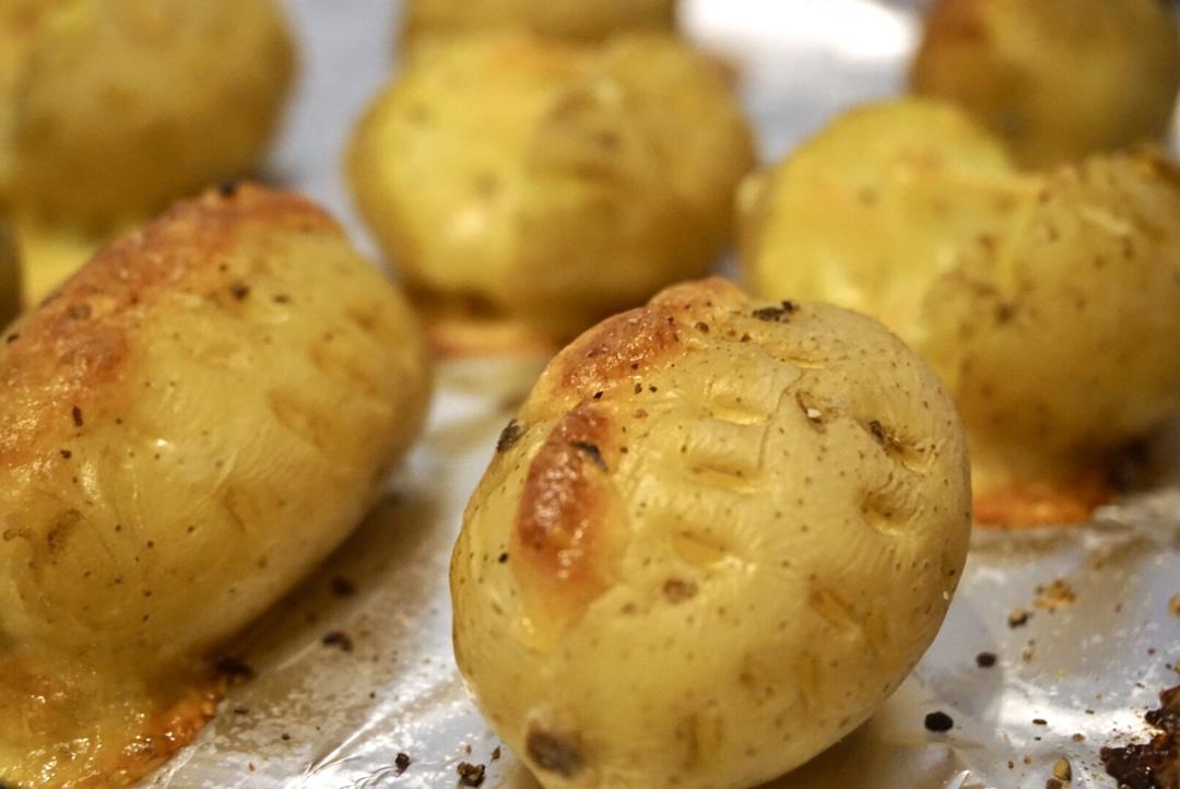 科达·布莱克的超快手烤土豆（微波炉/烤箱）