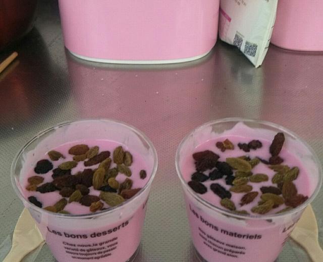 果语粉色酸奶的做法