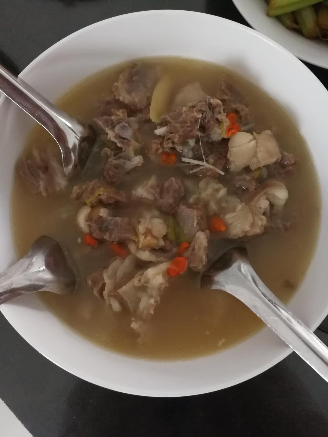 清炖羊肉汤