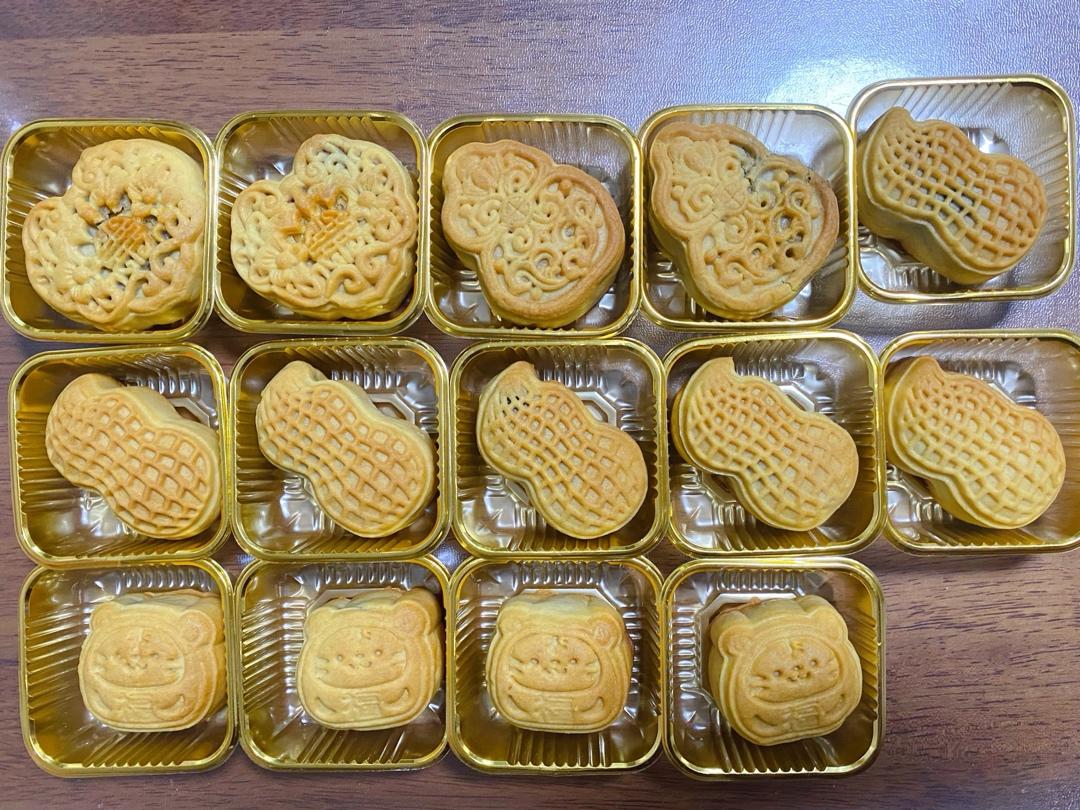 广式月饼—蛋黄莲蓉月饼