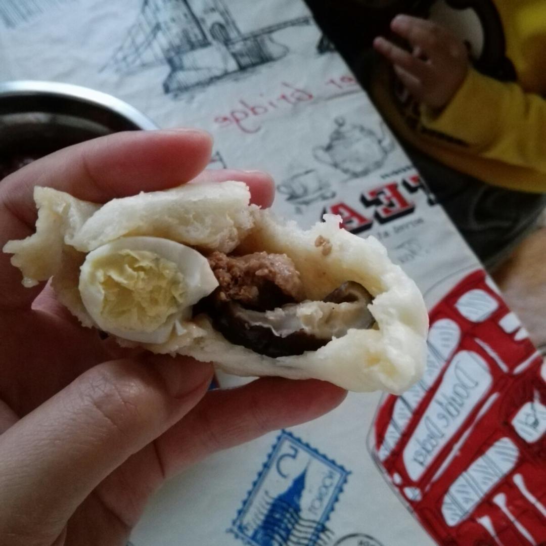 香菇鹌鹑蛋鲜肉包子