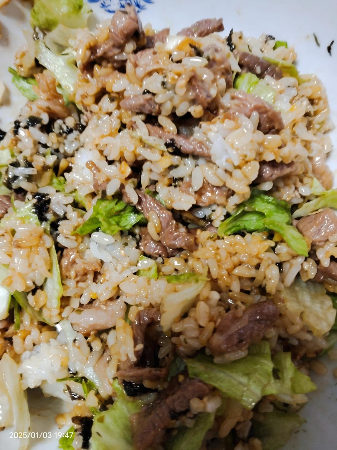 生菜牛肉拌饭