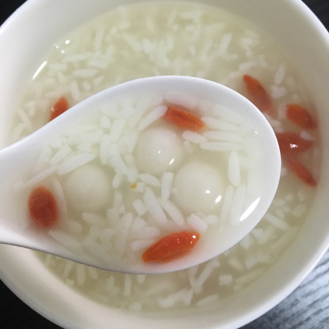 摄女笑看陌上花开做的酒酿圆子