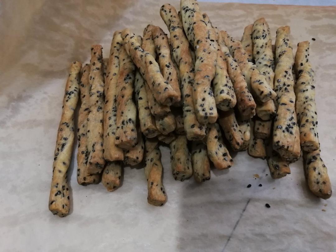 椒盐芝麻咸饼干棒