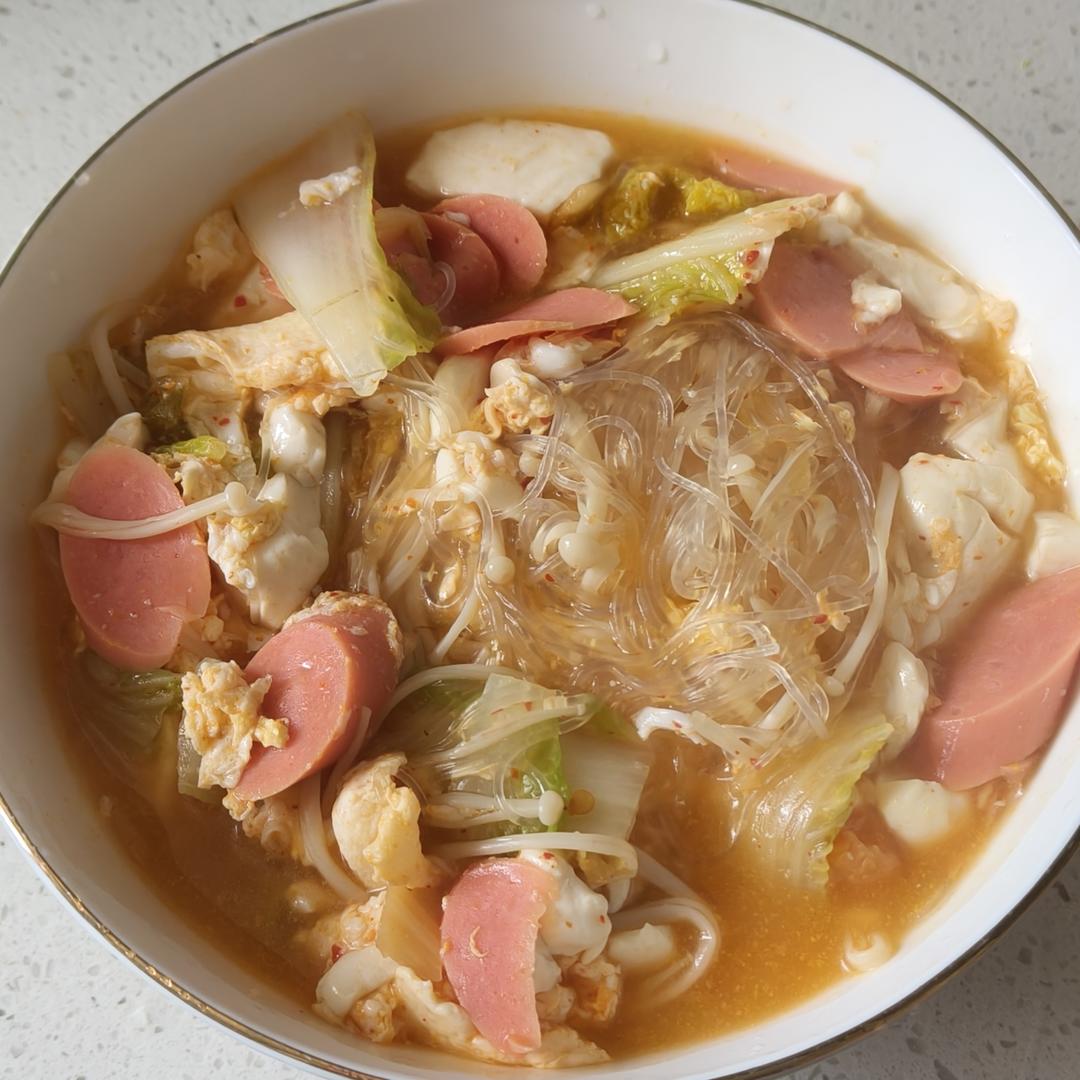 两个人一起炫饭啦！