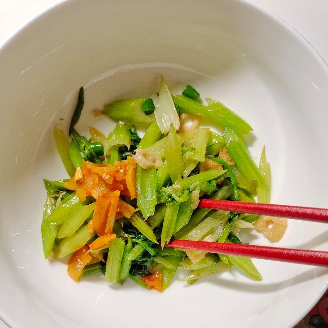 清炒不腻的素炒西芹
