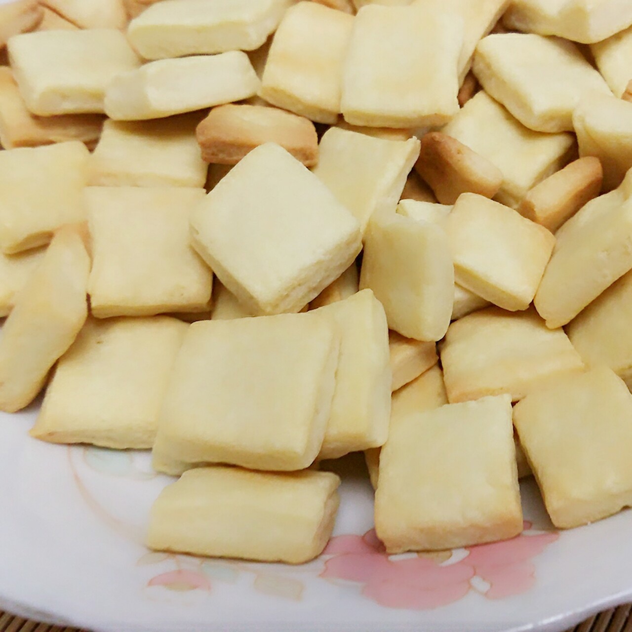 牛奶方块小饼干