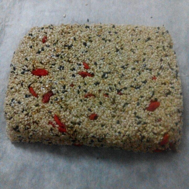 枸杞核桃花生黑芝麻片