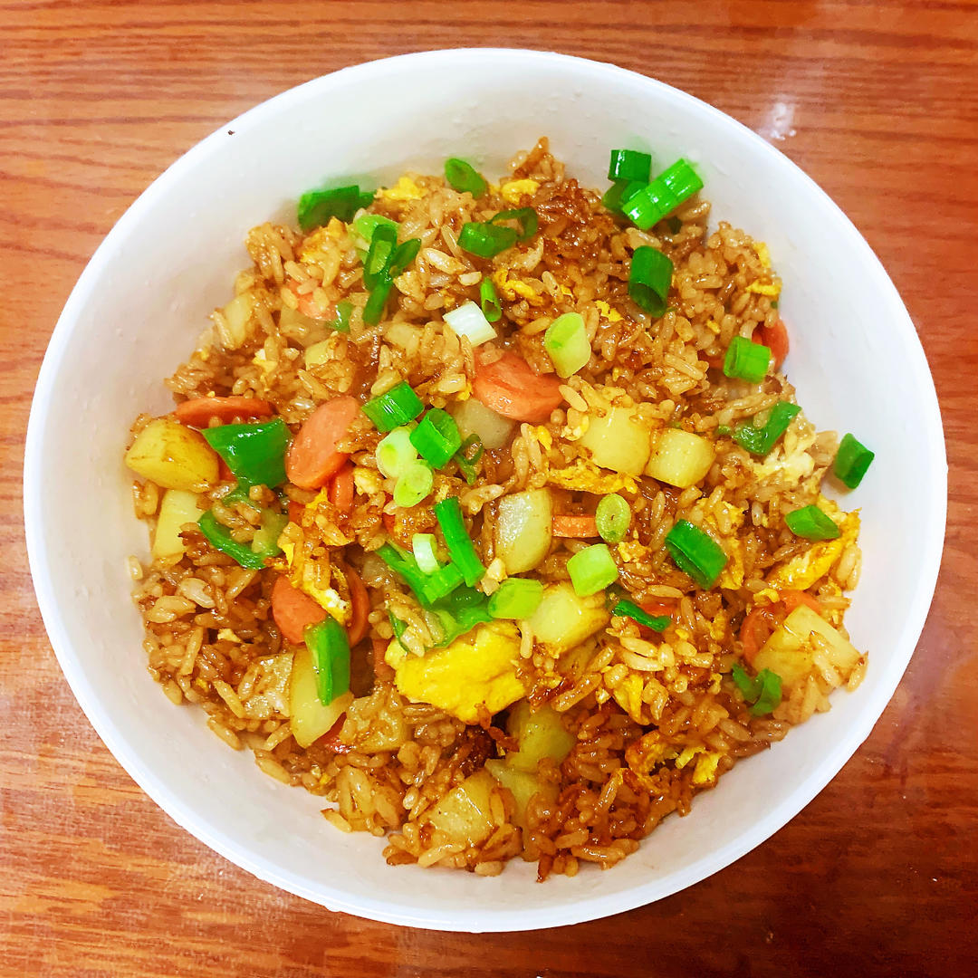 邻居抢着来我家吃土豆香肠炒饭，原来这么香！