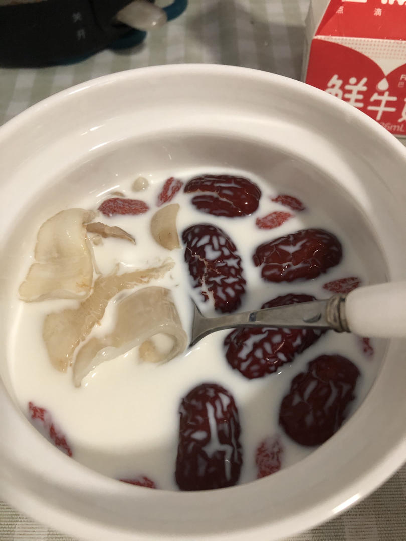 花胶冻（鱼胶牛奶冻）