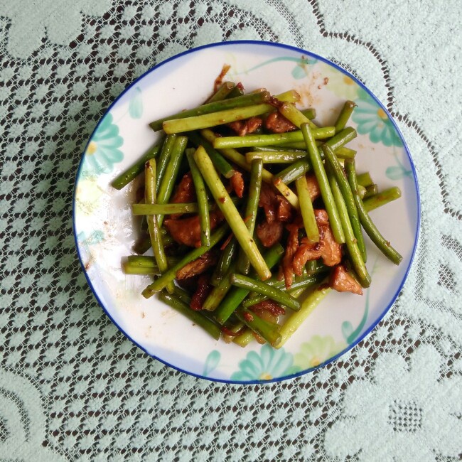 蒜苗炒肉丝
