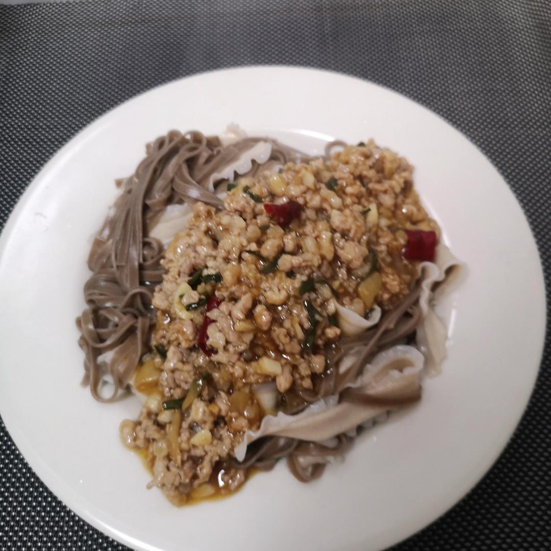 好吃到舔盘‼️酱香浓郁！快手肉末拌面