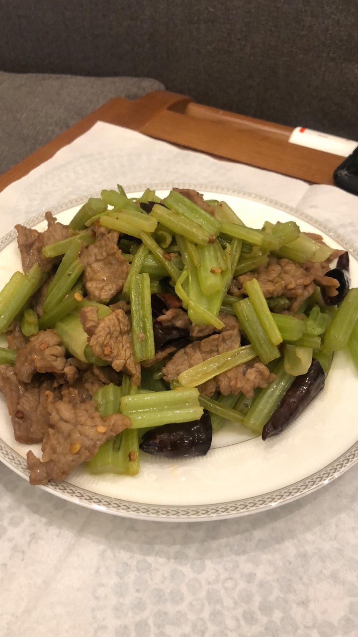 芹菜炒牛肉