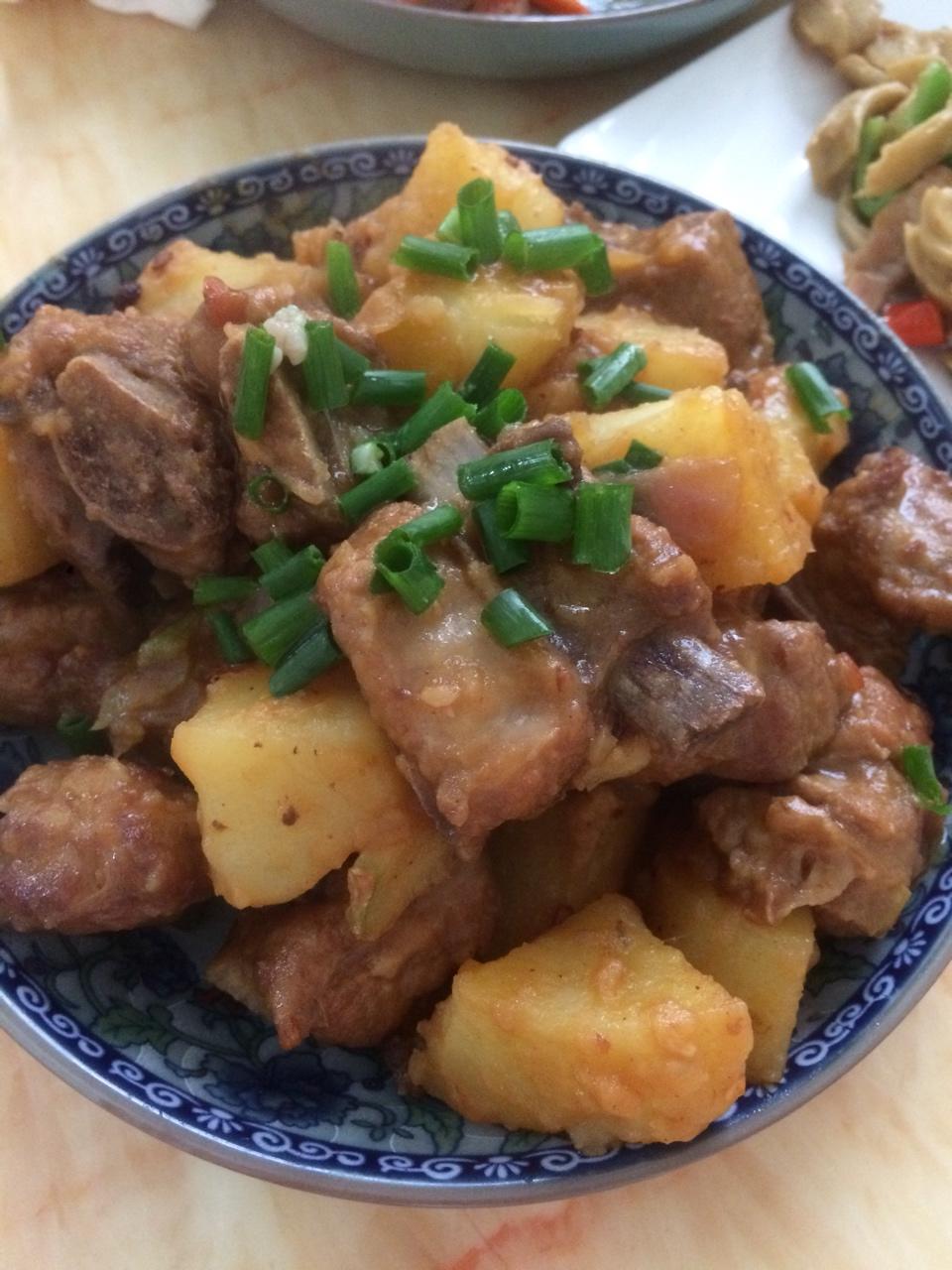 土豆烧排骨