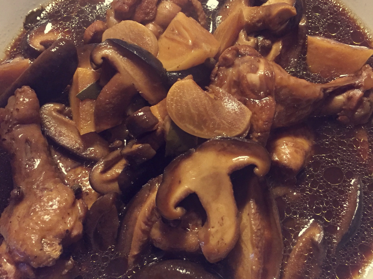 电饭锅香菇炖翅根的做法