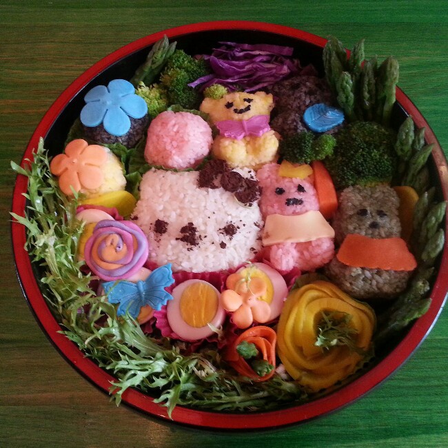 芸芸众生象做的小熊爱心便当