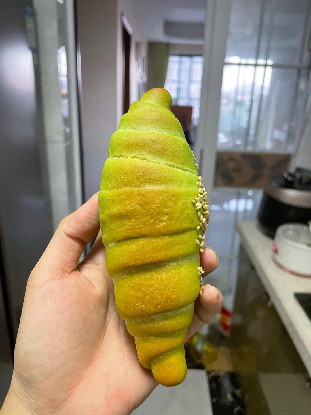 外酥内软的全麦海盐黄油卷