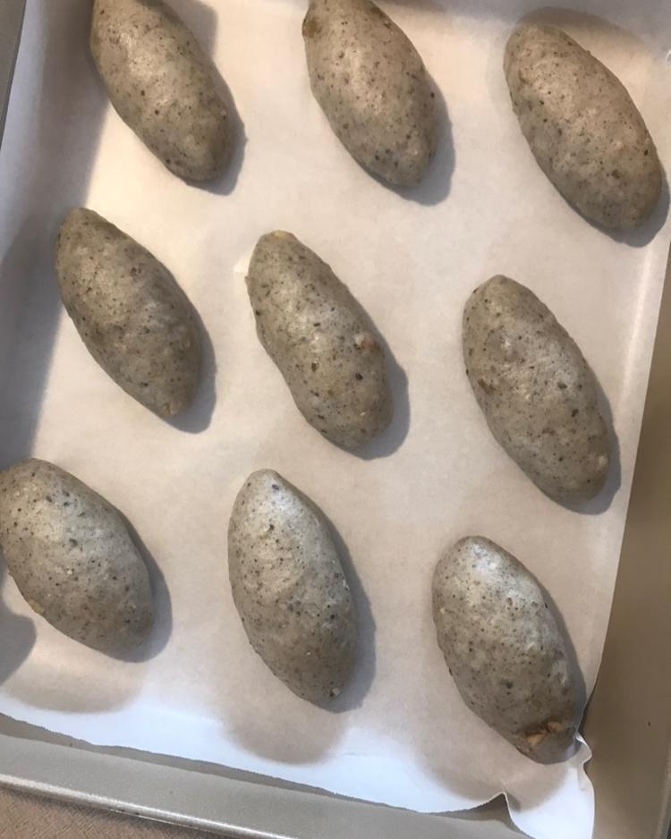 黑芝麻小圆面包