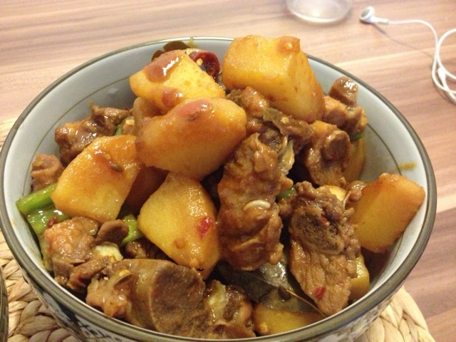 川味土豆烧排骨