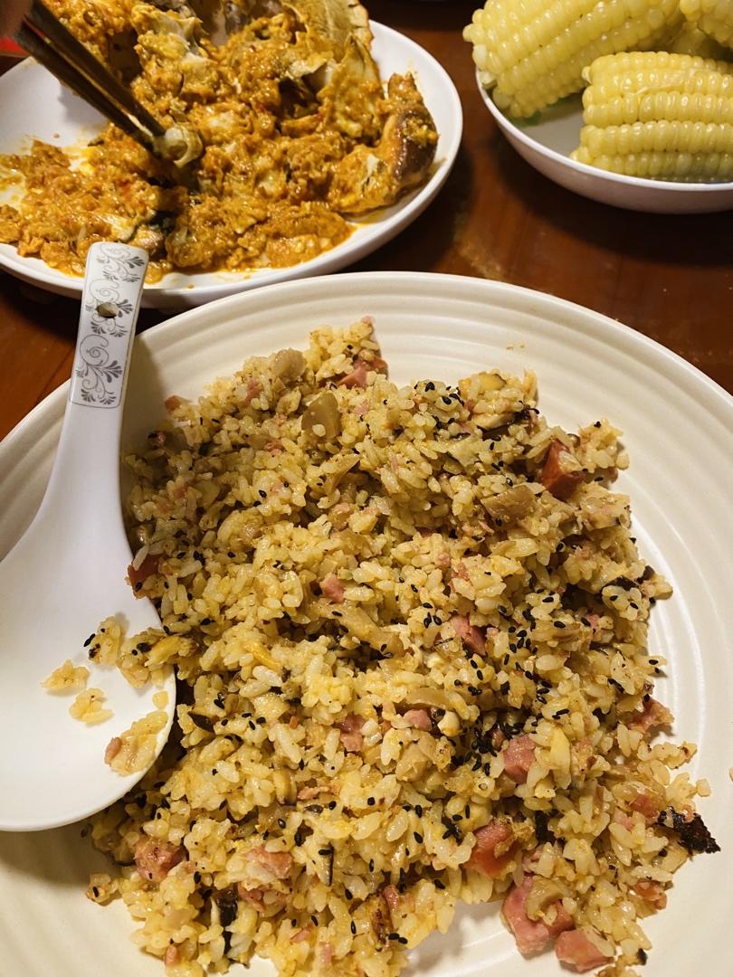 用一只鼎萝卜头做超好吃的黄金香肠萝卜干炒饭
