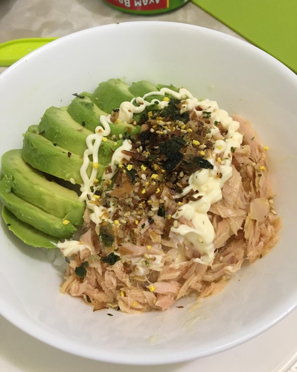 牛油果金枪鱼拌饭