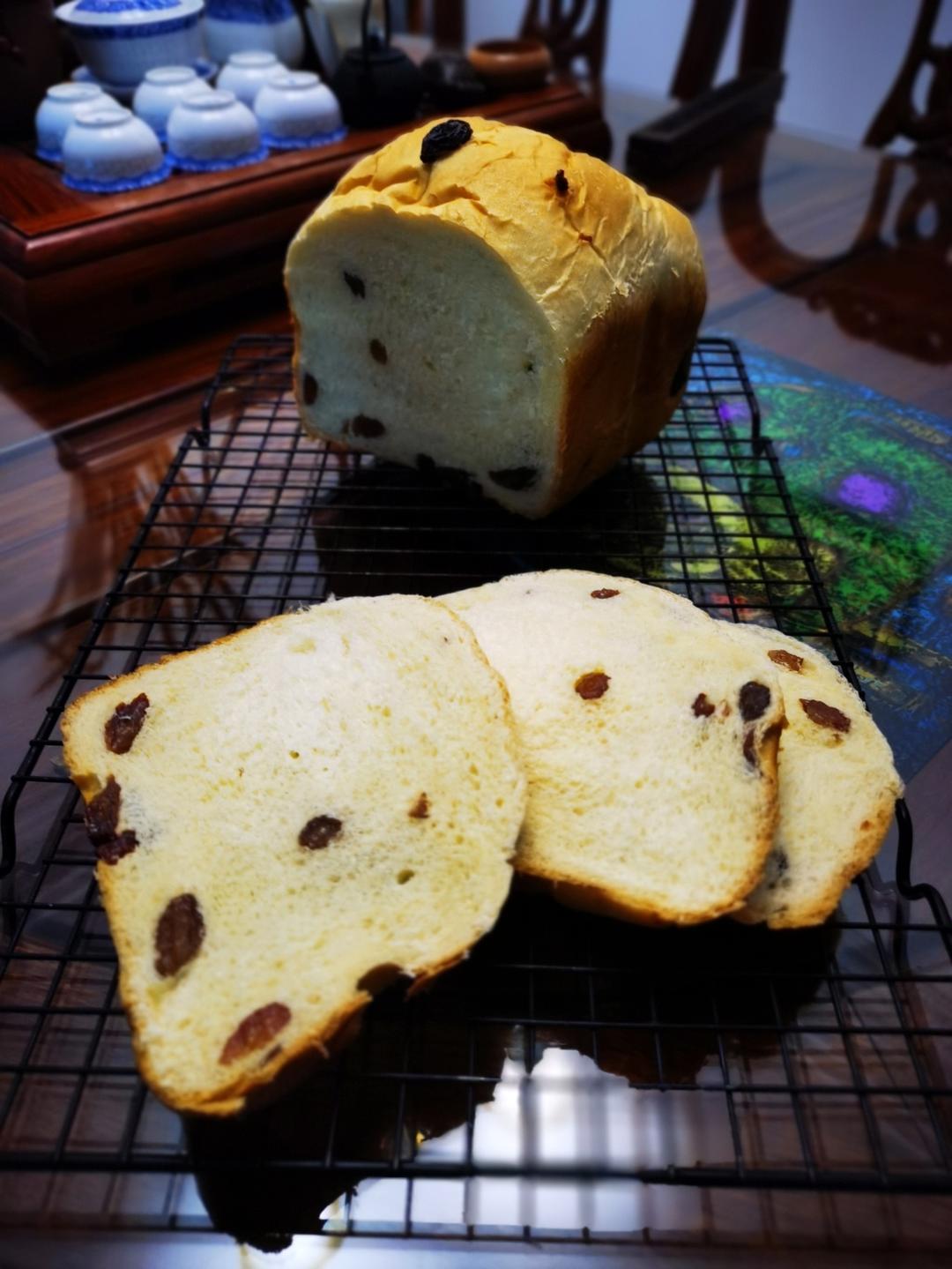 我最近每天做一个的葡萄干吐司，真的超松软好吃！