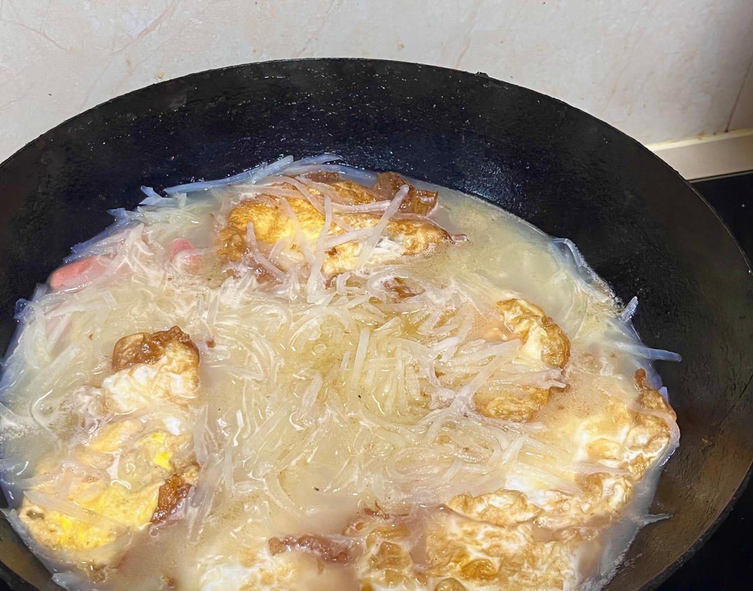 奶白鲜香的萝卜丝煎蛋汤