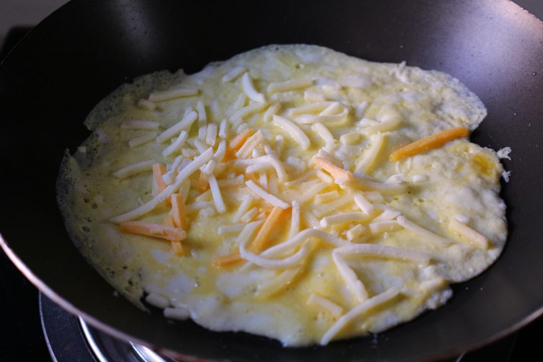 早餐培根卷饼的做法 步骤3