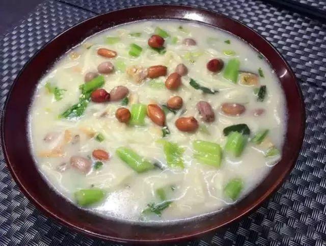 但是还是会忘了准备,于是用白醋做了相似口味版本用料浆面条(家常简易