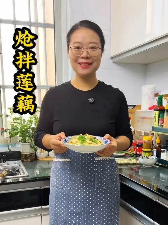 炝拌莲藕这道菜能看似简单，其实要做的好吃呀，也是需要技巧的 炝拌莲藕这道菜能看似简单，其实要做的好吃呀，也是需要技巧的，怎样才能做到清脆爽口不发黑呢？下面几步呀？你可要记牢了#美食 #美食教程 #美食趣胃计划的做法