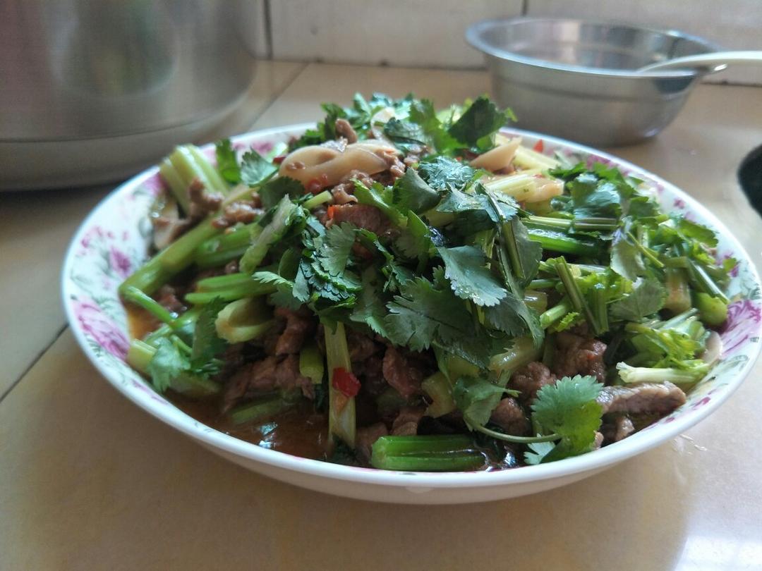 芹菜炒牛肉