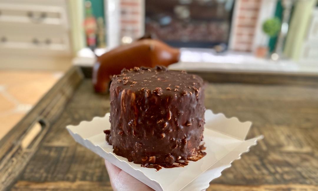 5寸脆皮梦龙巧克力奶油蛋糕