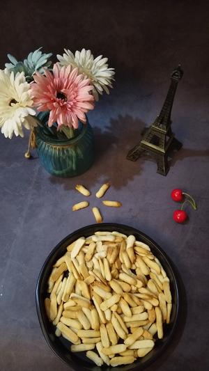 奶香酥脆芝麻条小饼干，香味十足，吃一口香一口，好吃得不得了！的做法 步骤5