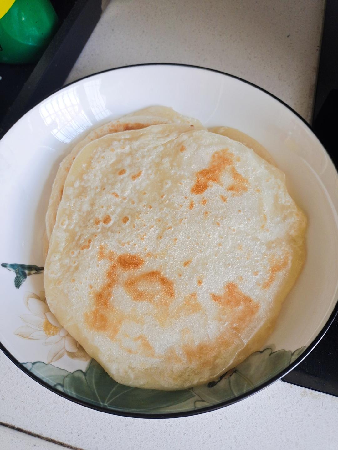 烙饼不硬的小窍门 掌握了你也能看出柔软多层凉了不硬的小油饼