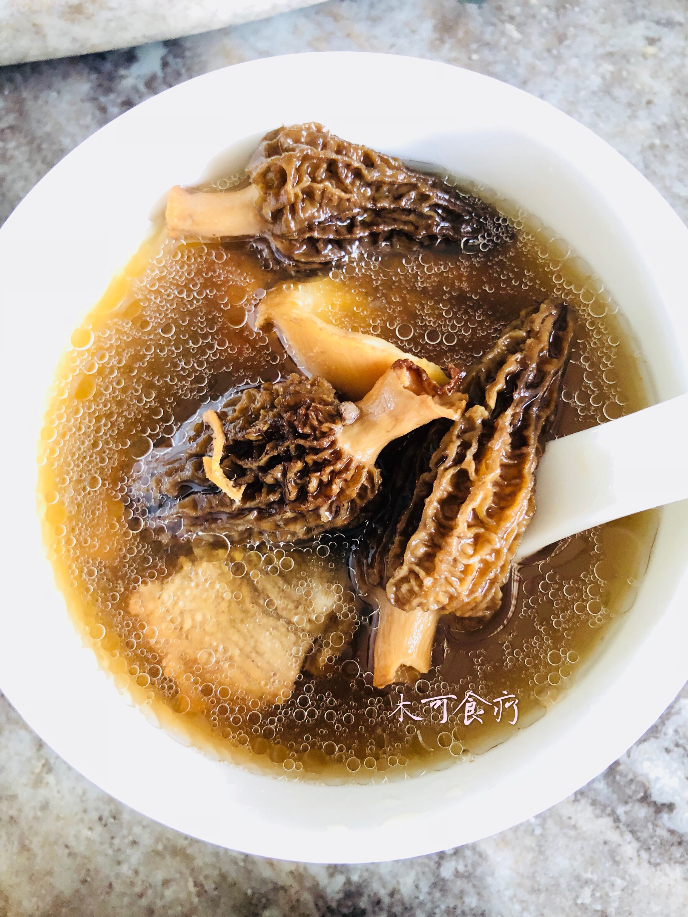 汤鲜味美的羊肚菌煲汤的做法