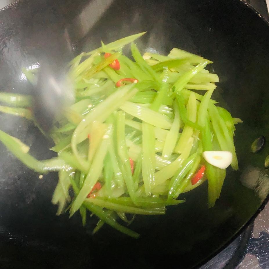 芹菜炒香干