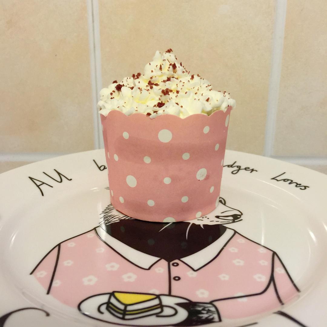 红丝绒纸杯蛋糕