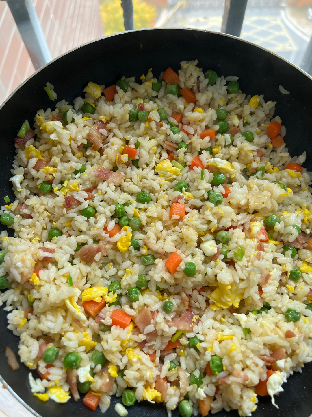 培根豌豆胡萝卜蛋炒饭