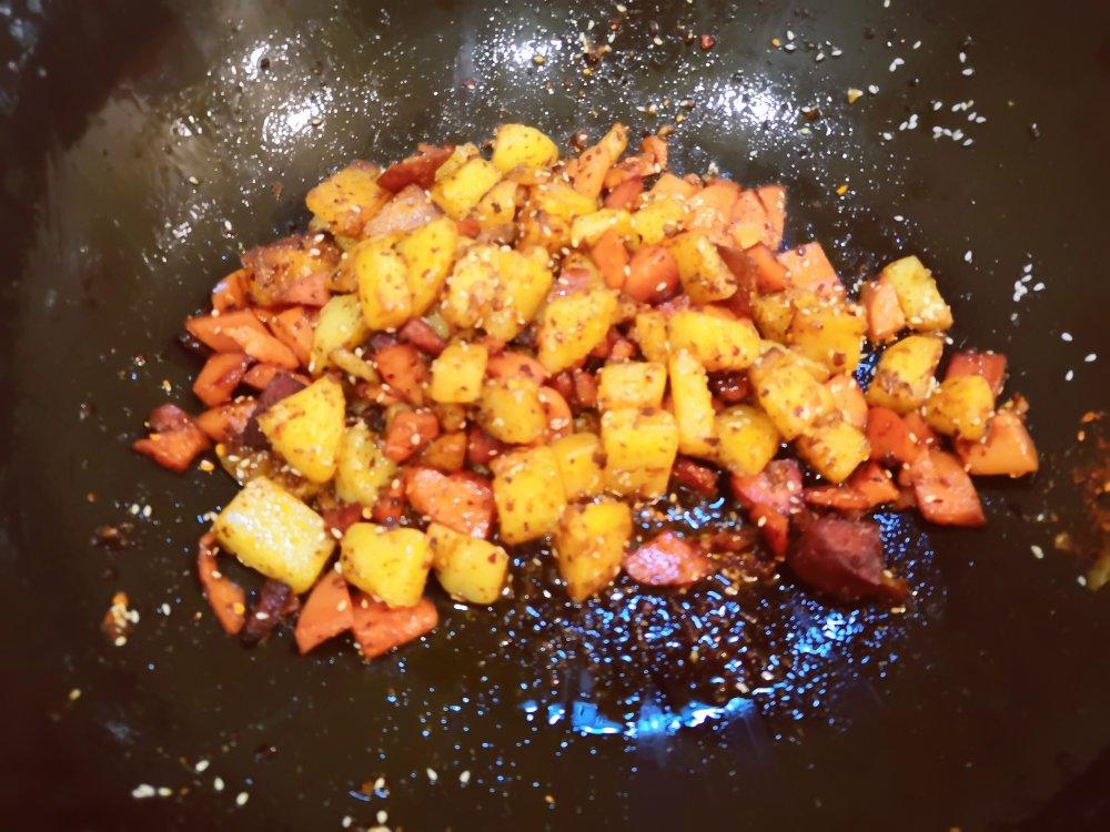 香辣过瘾的孜然土豆火腿，比路边摊还好吃