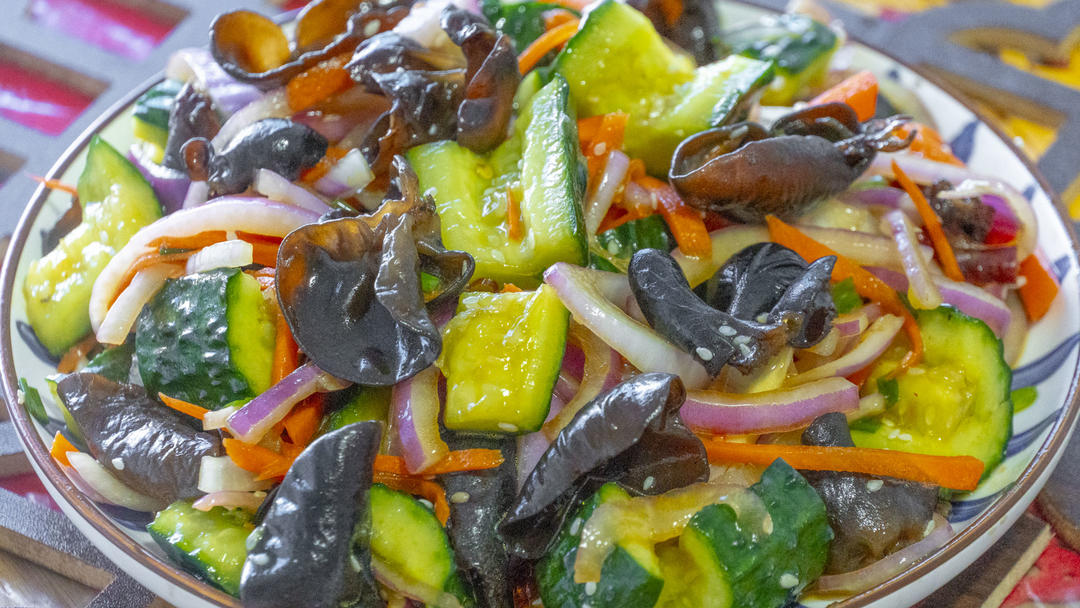 凉拌洋葱的做法