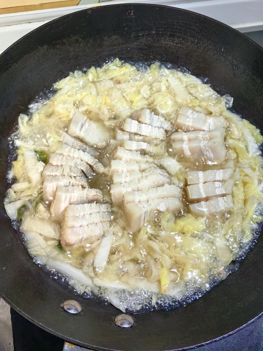 五花肉炖酸菜
