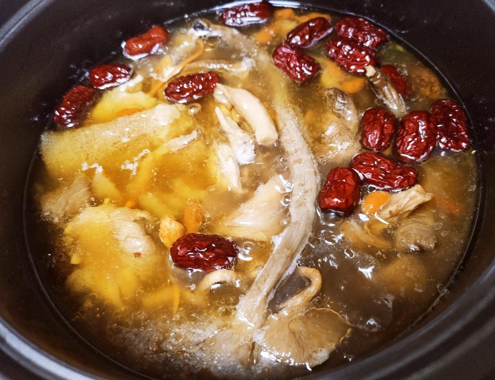 开往凌晨的火车做的虫草花老鸭汤