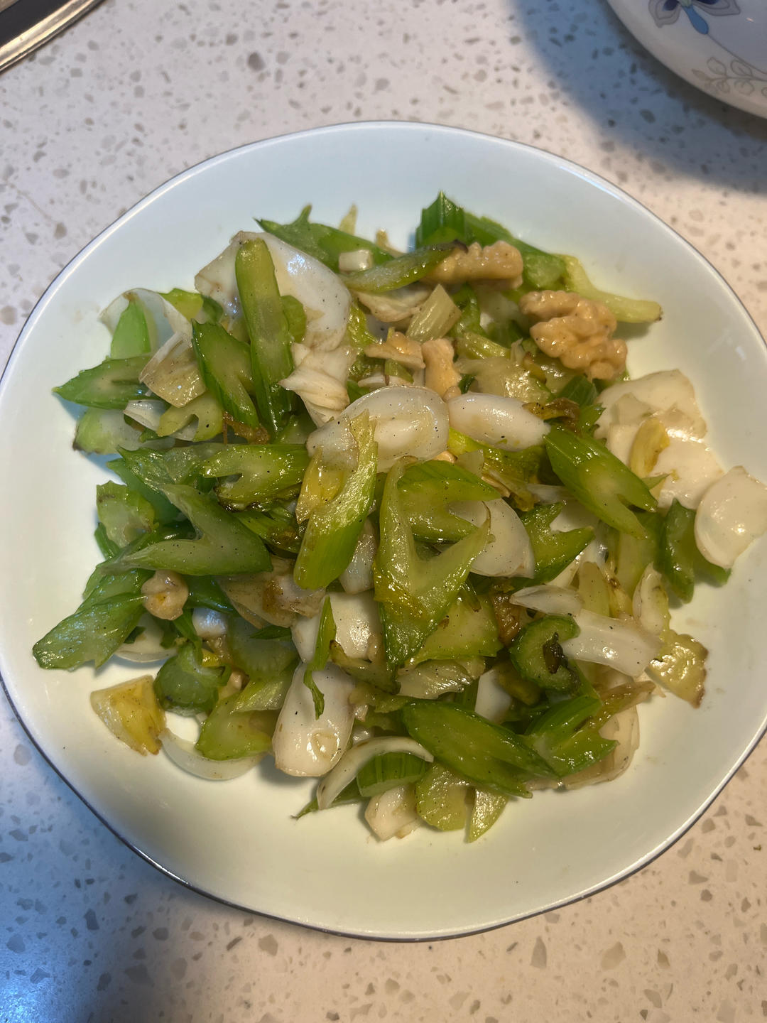 西芹鲜核桃仁