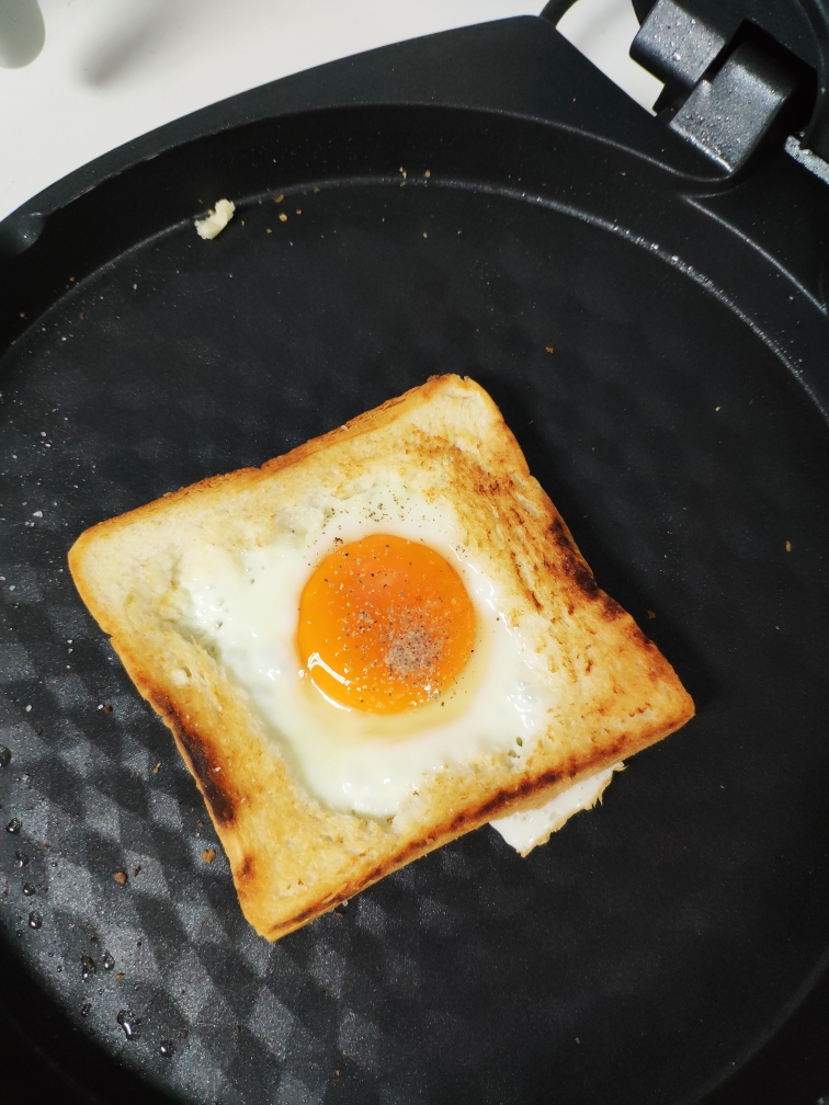 快手早餐~土司煎蛋的做法