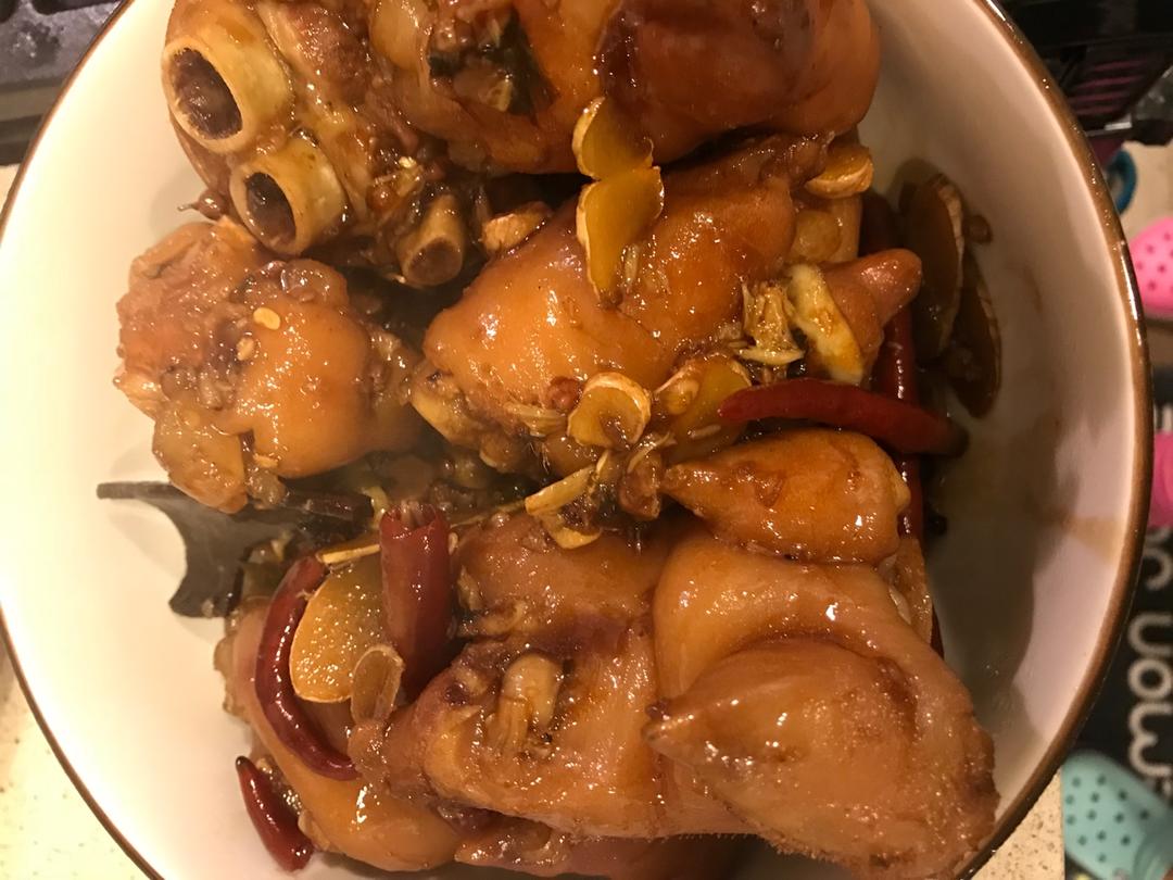 美味的家常菜：红烧猪蹄