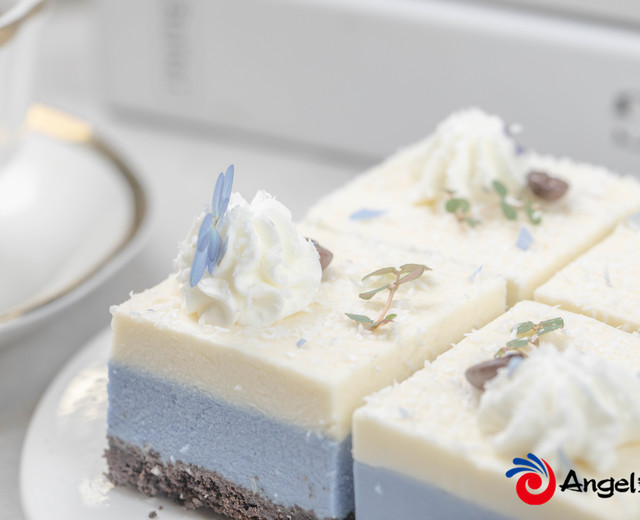 冰蓝椰椰慕斯蛋糕，清甜不腻冰冰凉！