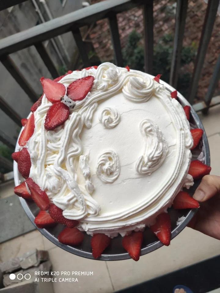 简约8寸草莓🍓生日蛋糕