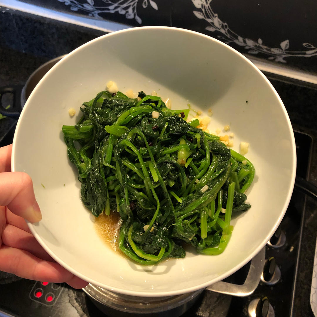 凉拌菠菜(家传秘方)