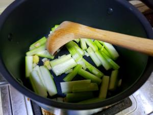 丝瓜平菇汤的做法 步骤4